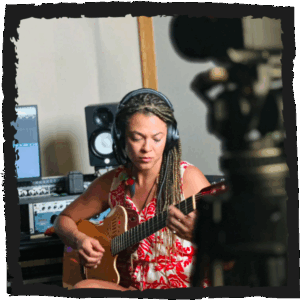 Soutenir un·e artiste : Camila Carvalho